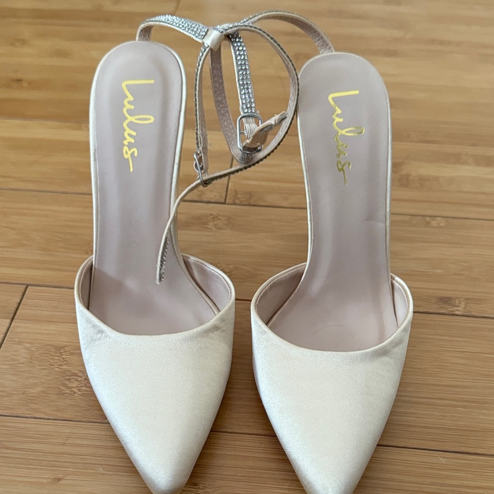 Lulu's Elegant Cream Pointed Heels